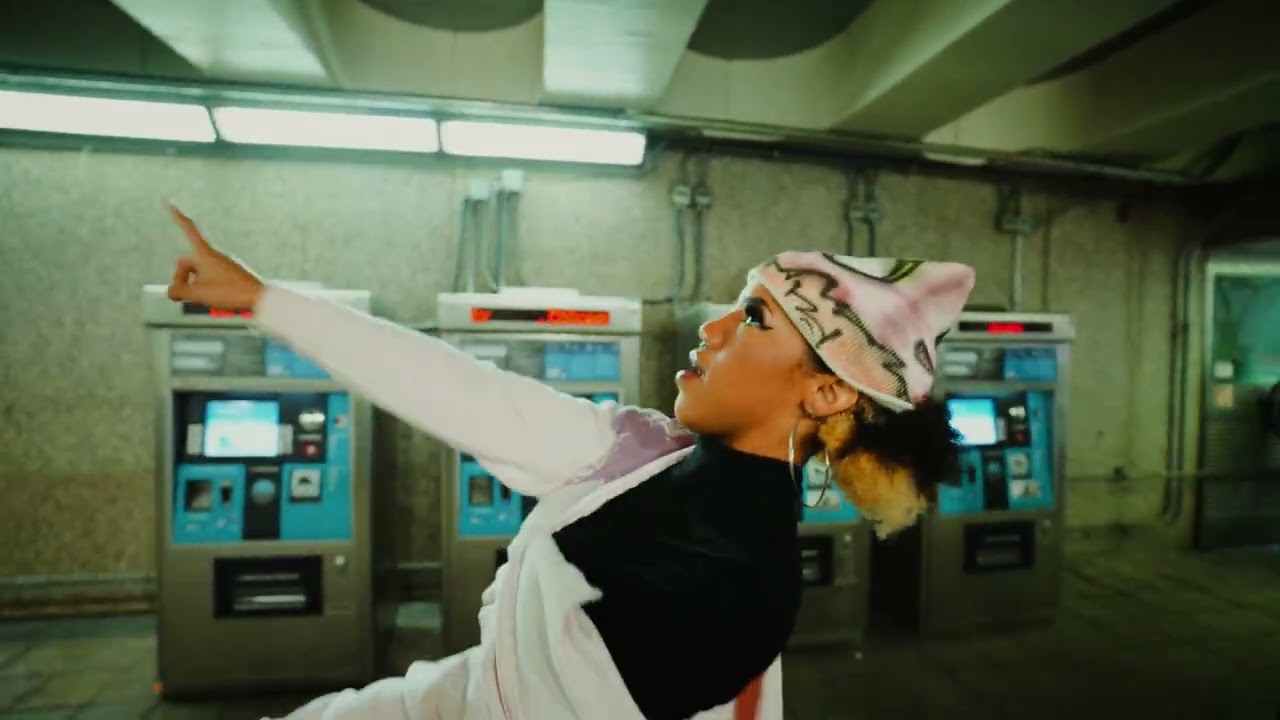 Skodi - Hot Pink [Official Music Video]