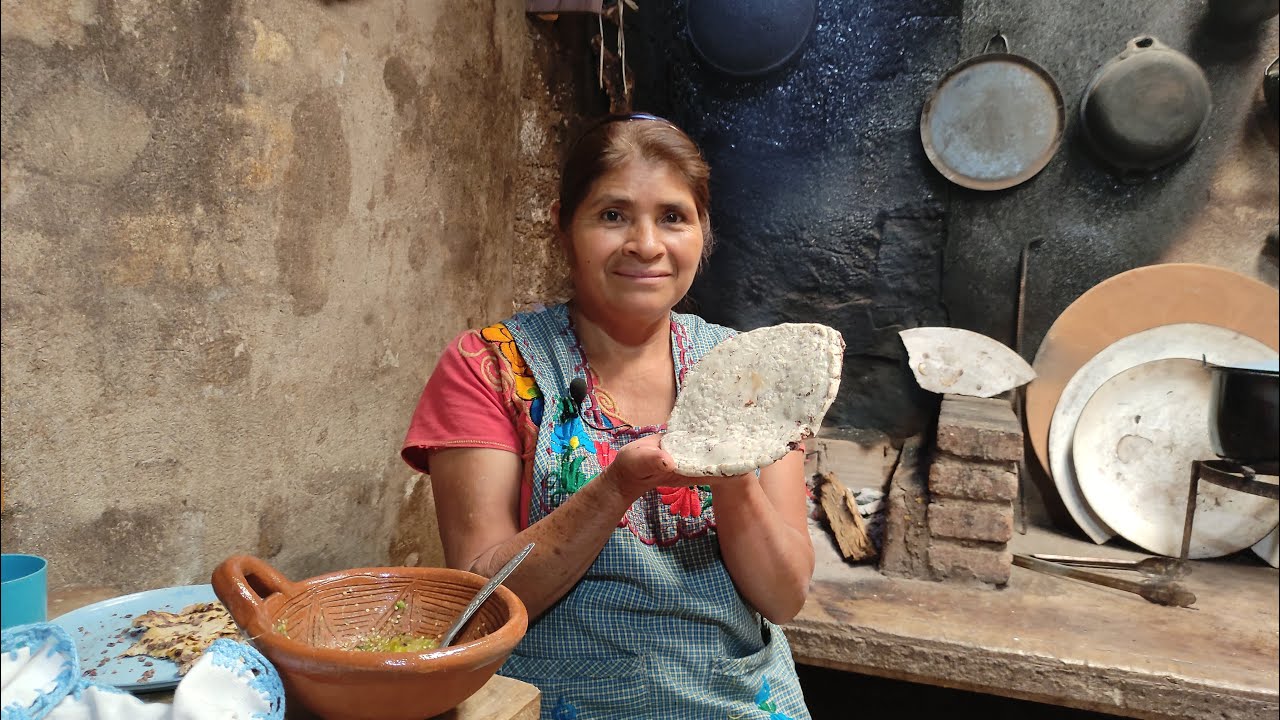 Preparo a mi estilo ricas gorditas rellenas de frijol sin grasa, las hago a mano y en metate