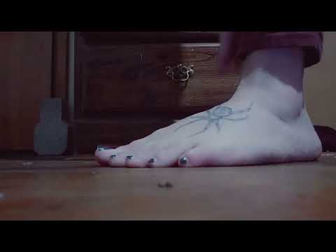 Creaky wooden floor sounds & dry heels