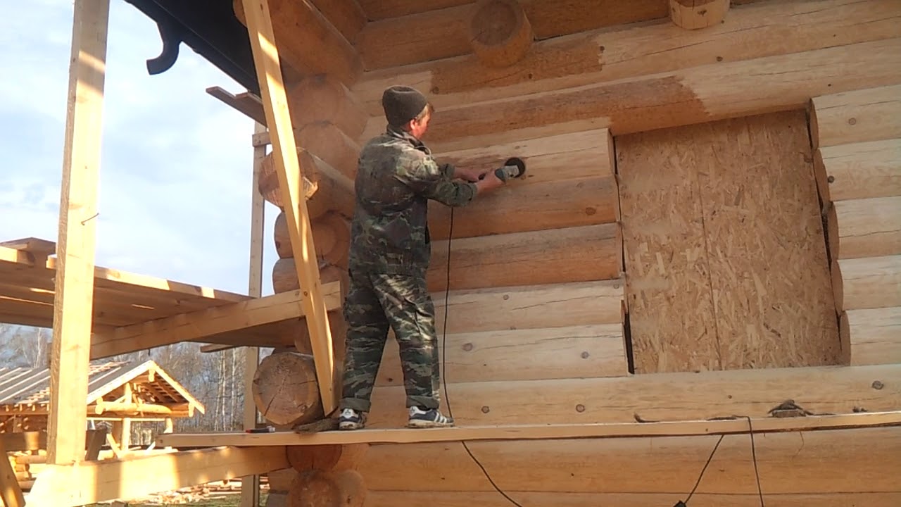 Шлифовка дома из оцилиндрованного бревна - YouTube