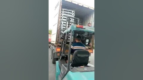 Exporting wire mesh container Loading Videos