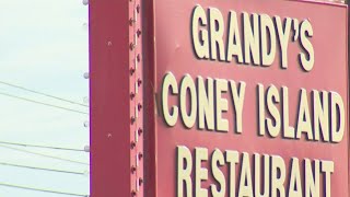 Detroit police investigate deadly coney island shooting