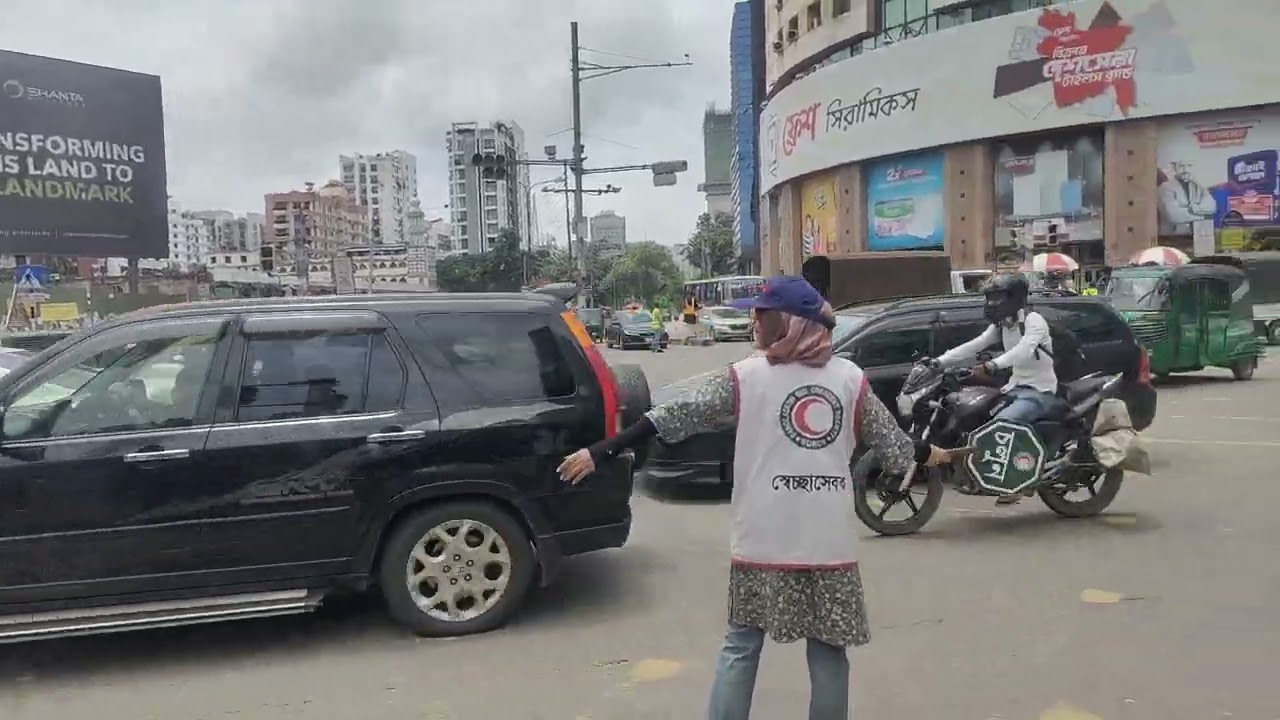 Salehin is Volunteering for Traffic control at Gulsan 1, Dhaka 