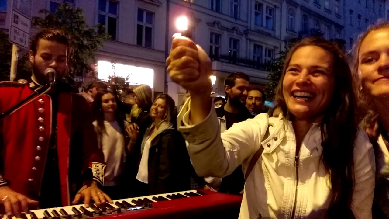 INSANE Street Performance - Beranger - Slipping Under Live in Berlin (Based on a Bach Piano Prelude)