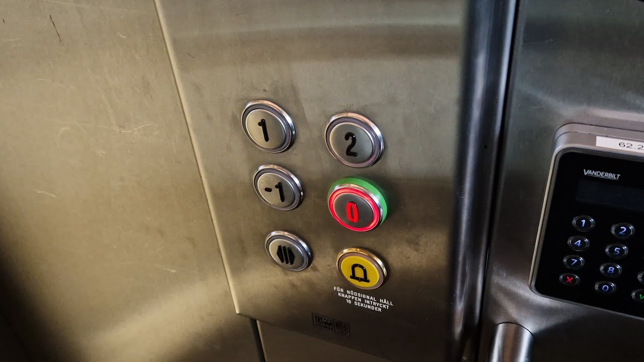 HOW DARE THEY MODERNIZE THIS THYSSENKRUPP TO GENERIC? 😡😡😡😡