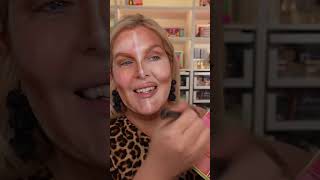 Makeup lesson: masculine versus feminine contour .