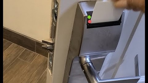 Why is my Onity door lock giving me the red green light & won