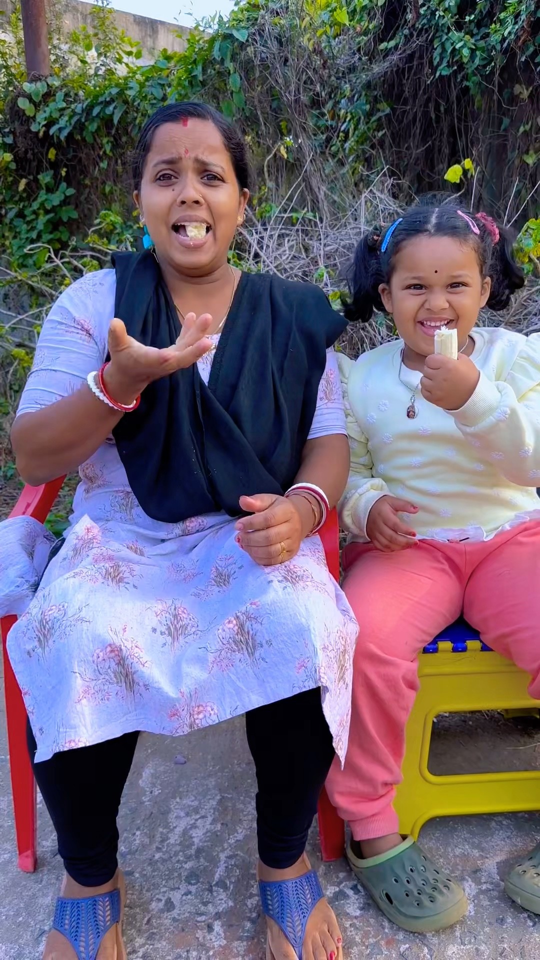 Kid Helps Crying Mom ????❤️ #mistihappylifestyle #funny #shortsviral #viral #trending #fun