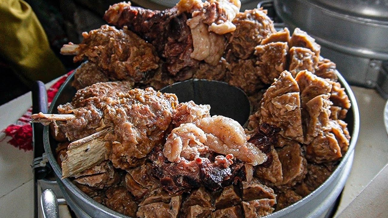 SAKING ENAKNYA SAMPAI ADA YANG BUNGKUS PAKAI PANCI, BAKSO RUSUKNYA JUARA DAGINGNYA SUPER TEBAL.