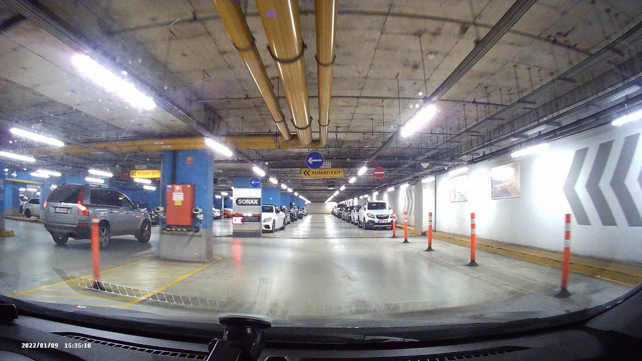 Driving in Budapest, How to park at Arena mall