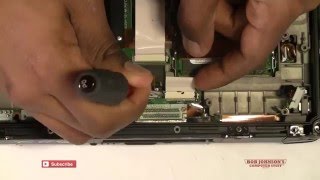 So entfernen Sie die serielle VGA-Docking-Platine bei einem Panasonic Toughbook CF-30