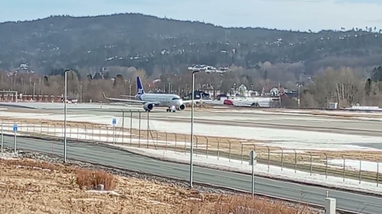 SAS A320-251N SE-RUR from Kjevik lufthavn to oslo lufthavn 