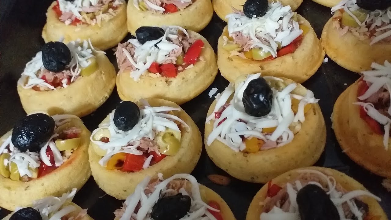 طلبية اليوم ميني بيتزا بالتونة هشاش مفشفشين 😉😉 الثمن والعدد