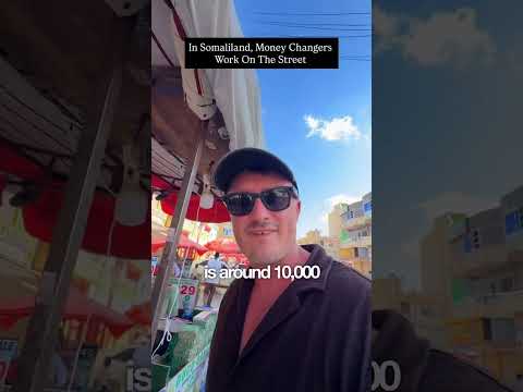 In Somaliland, Money Changers Work On The Street