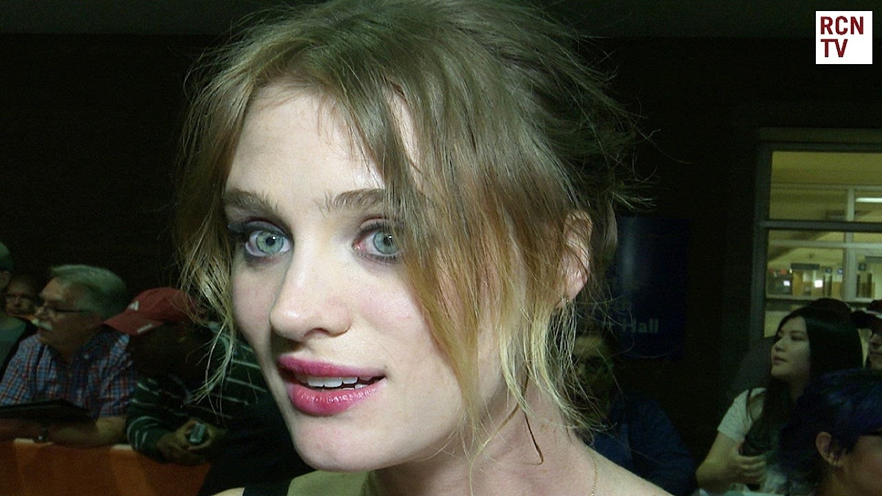 Mackenzie Davis Interview Bladerunner Sequel - YouTube