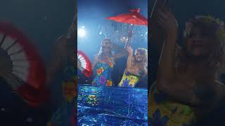 Barb & Star Do Double Take Centrefold Lounge