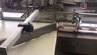 Automatic bun bread cake sorting feeding tray filling flow packing machine