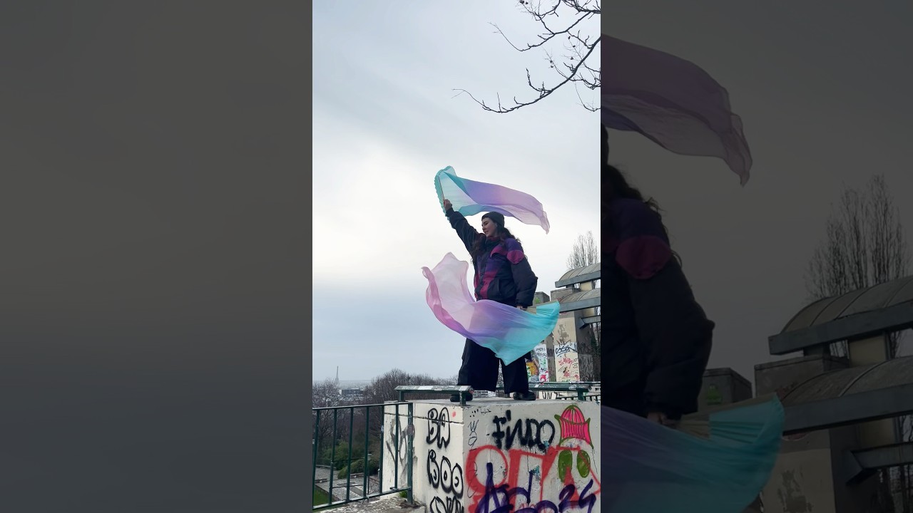 Flow with silk fans à Belleville 