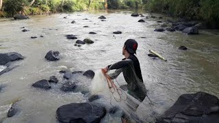 MENJALA IKAN DI SUNGAI DANGKAL - HASILNYA MEMUASKAN..!!