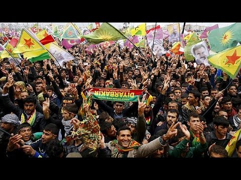 Videó: A Kurdoknak Utcai Akrobatikával Kellett Foglalkozniuk