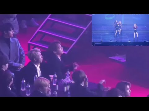 BTS Jungkook Reaction to Lisa's BLACKPINK Rap (BOOMBAYAH) in 2017 Seoul Music Awards