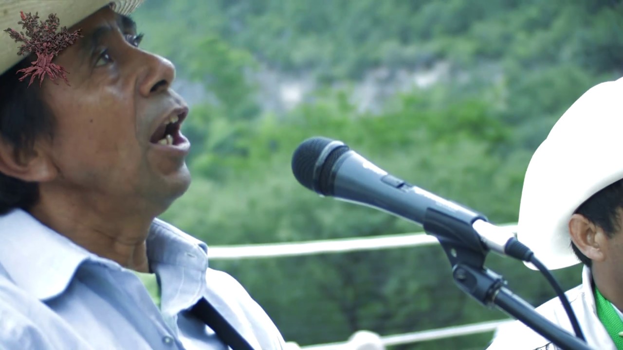 Don Ángel González con los Reyes del Refugio