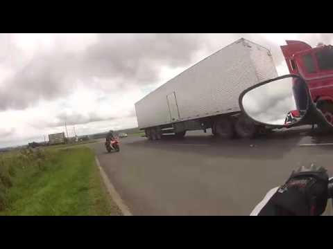 XJ6 VS 25 motos - 212 km/hr (subida)
