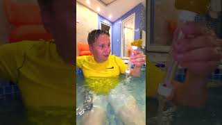 Pârț În Jacuzzi Farts In Pool By