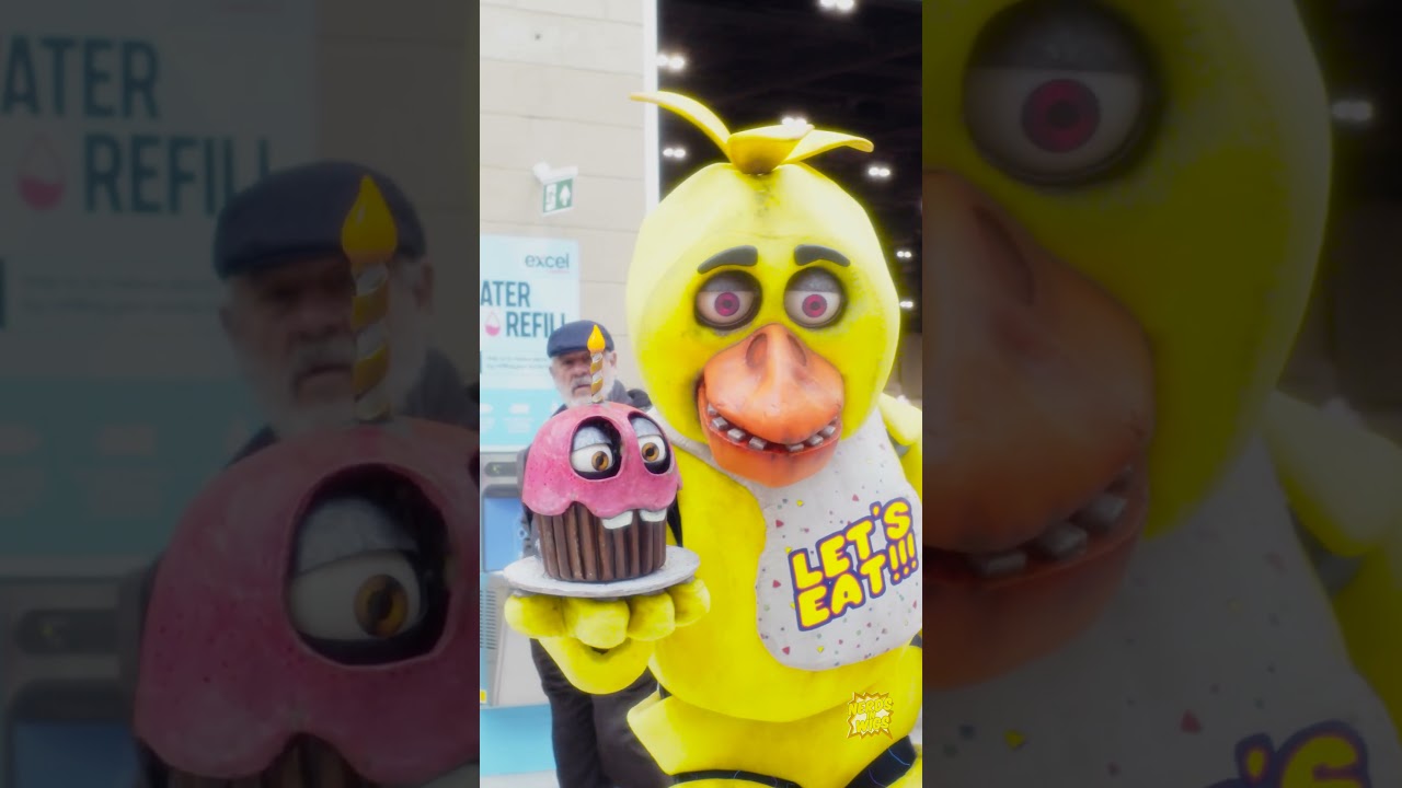 Five Nights at Freddy's in Real Life?! FNAF Chica Cosplay at MegaCon Live London #fnaf #cosplay