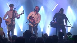 The Infamous Stringdusters  2017-04-06  A Hard Life Makes A Good Song / In God's Country