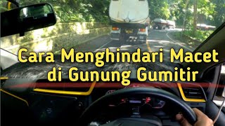 Merayap Menghindari Macet di Gunung Gumitir