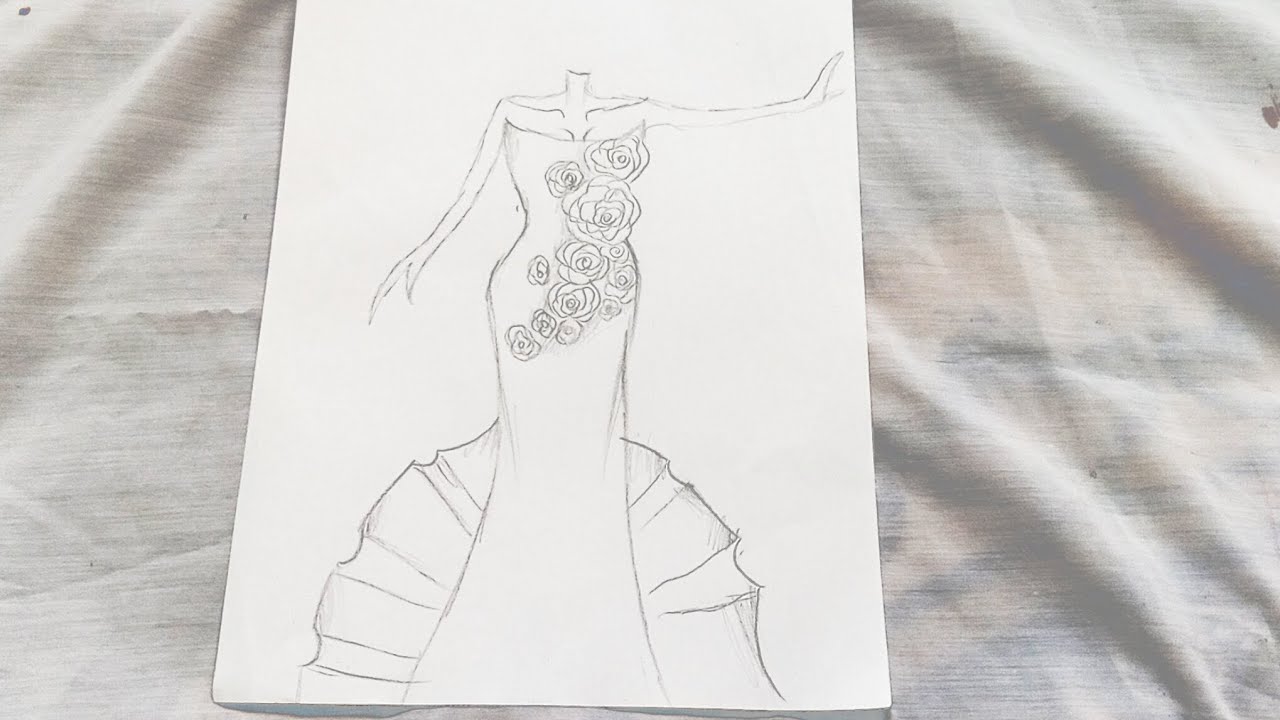 رسم فستان طويل مزيد من الورد المنتثر بشكل عشوائي