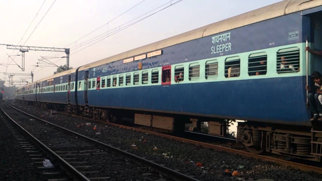 MY 1st SHOT OF MUMBAI GONDIA VIDARBHA EXPRESS SKIPPING AJNI FREIGHT