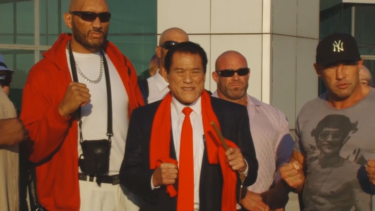 猪木氏が北朝鮮入り 平壌でプロレス大会開催 - YouTube