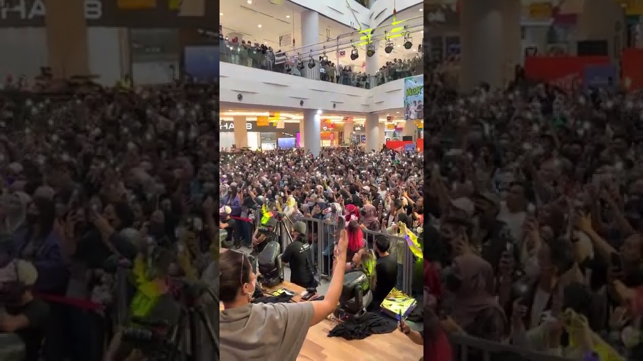 Keisya menyanyi TIU @ Malaysia penontonnya wow ramai