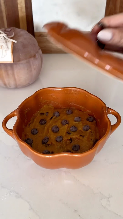 Single-serve chocolate chip pumpkin bread🎃🍫#pumpkin #baking #asmr #fallrecipe #cozy #trending #yum