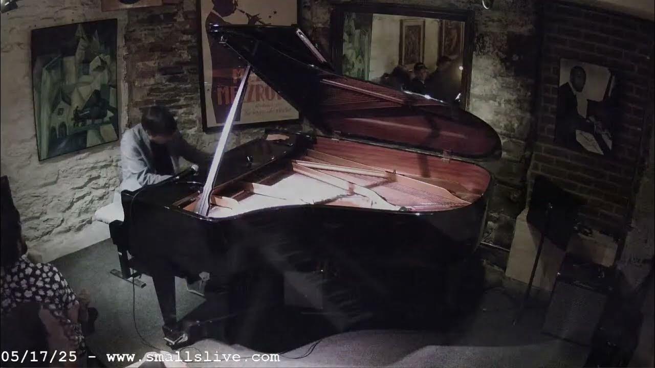 "Strollin" (H. Silver) // Glenn Zaleski, solo piano // Live at Mezzrow NYC, 5/17/2025 "Strollin" (H. Silver) // Glenn Zaleski, solo piano // Live at Mezzrow NYC, 5/17/2025