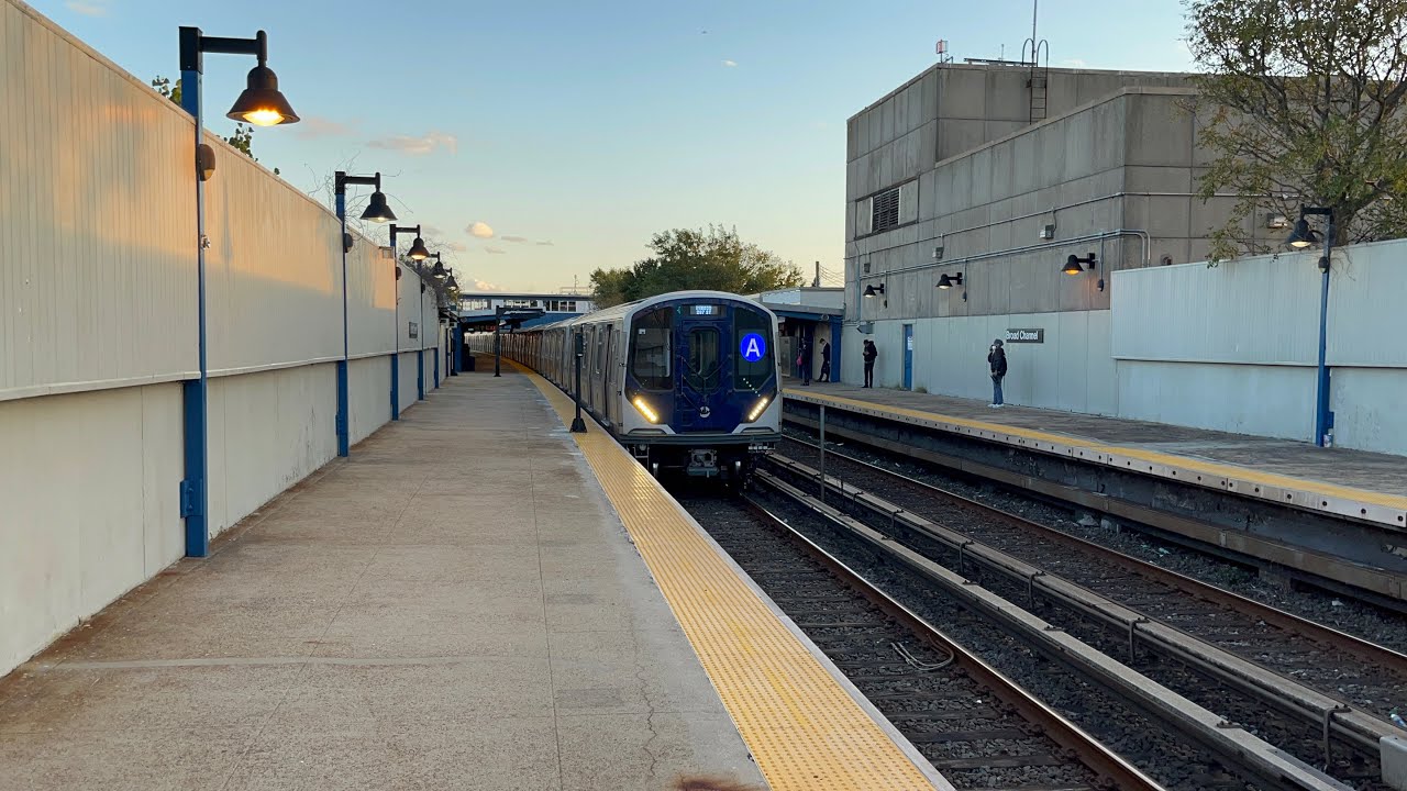 (A) Train Entering/Leaving Broad Channel Station. - YouTube