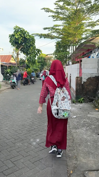 Aq kesekolah naik motor, klo klean naik apa guys 🚶‍♀️‍➡️🛵🚗 komen dong 🙏 #short #shortvideo