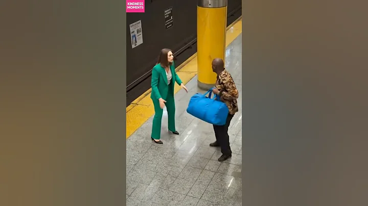 Subway kindness: a helping hand that brightened a stranger’s day. #shorts