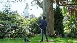 Boy Uses a Rope to Go Out With His Girlfriend to Not Fly Away