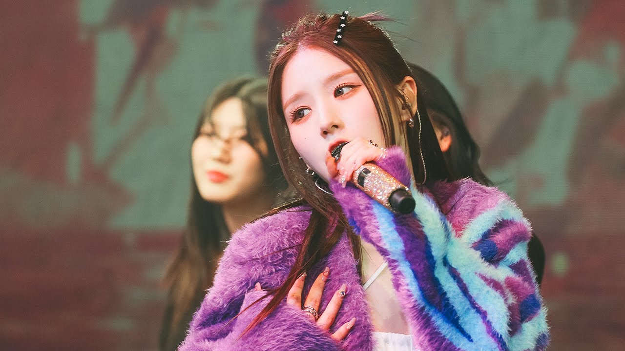 231031 'Algorithm' #희진 #HeeJin - YouTube