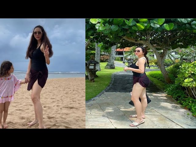 Super Hot Aura Kasih Momong Anak Di Pantai Bali class=