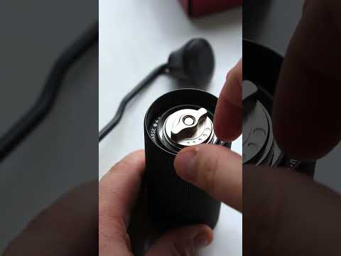 Кавомолка ручна KMDJ-A4 Black з металевими жорнами, видео 1