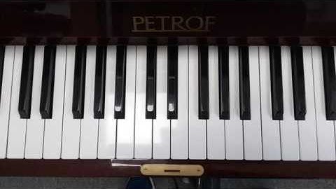 E minor scale - harmonic - piano - one octave