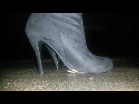 Stiletto heel bending and heel sound