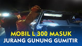 Mobil L300 Masuk Jurang Gunung Gumitir