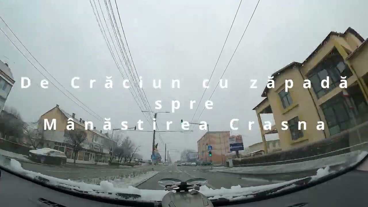 De Craciun cu zapada spre Manastirea Crasna