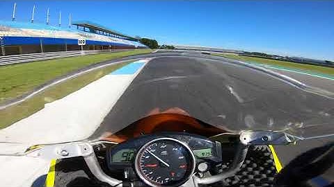 Yamaha R6 on Assen TT-Circuit 1.51 onboard with an amateur rider