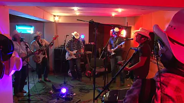 Los Pacaminos: 'Wooly Bully' live in the studio